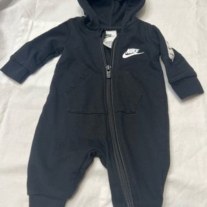 Nike Newborn Baby Black Pull Over Onsie
